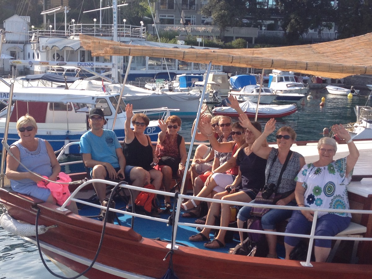 des membres de la Tarentelle sur un bateau